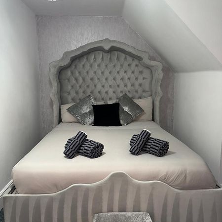 Meadow View Flat 1 Apartment Hurst Bagian luar foto