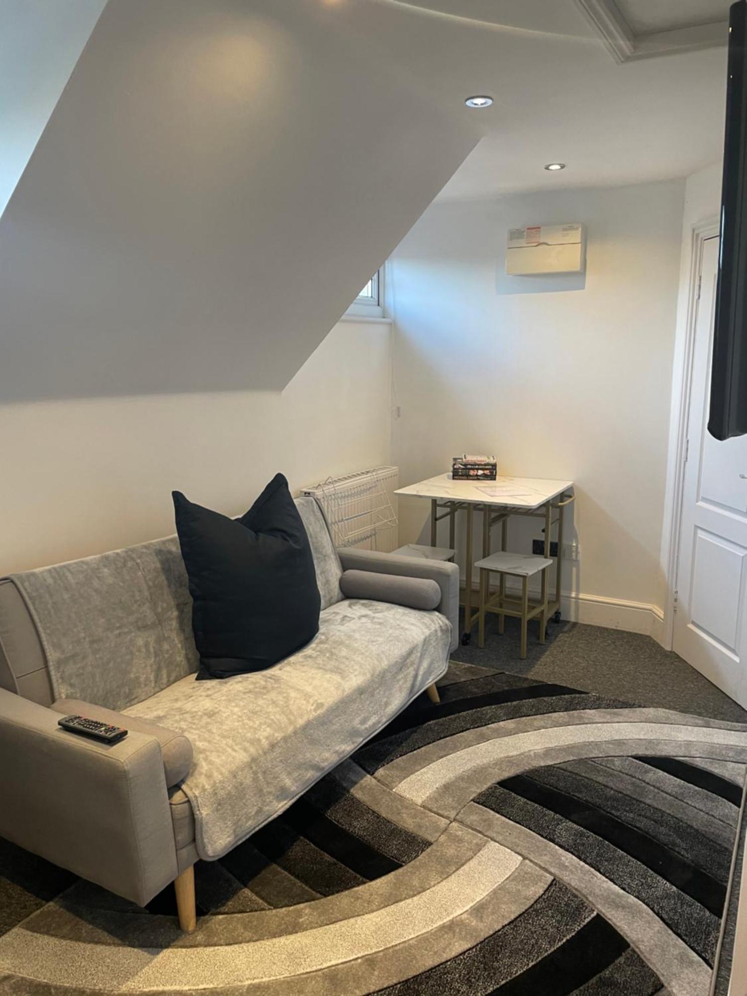 Meadow View Flat 1 Apartment Hurst Bagian luar foto