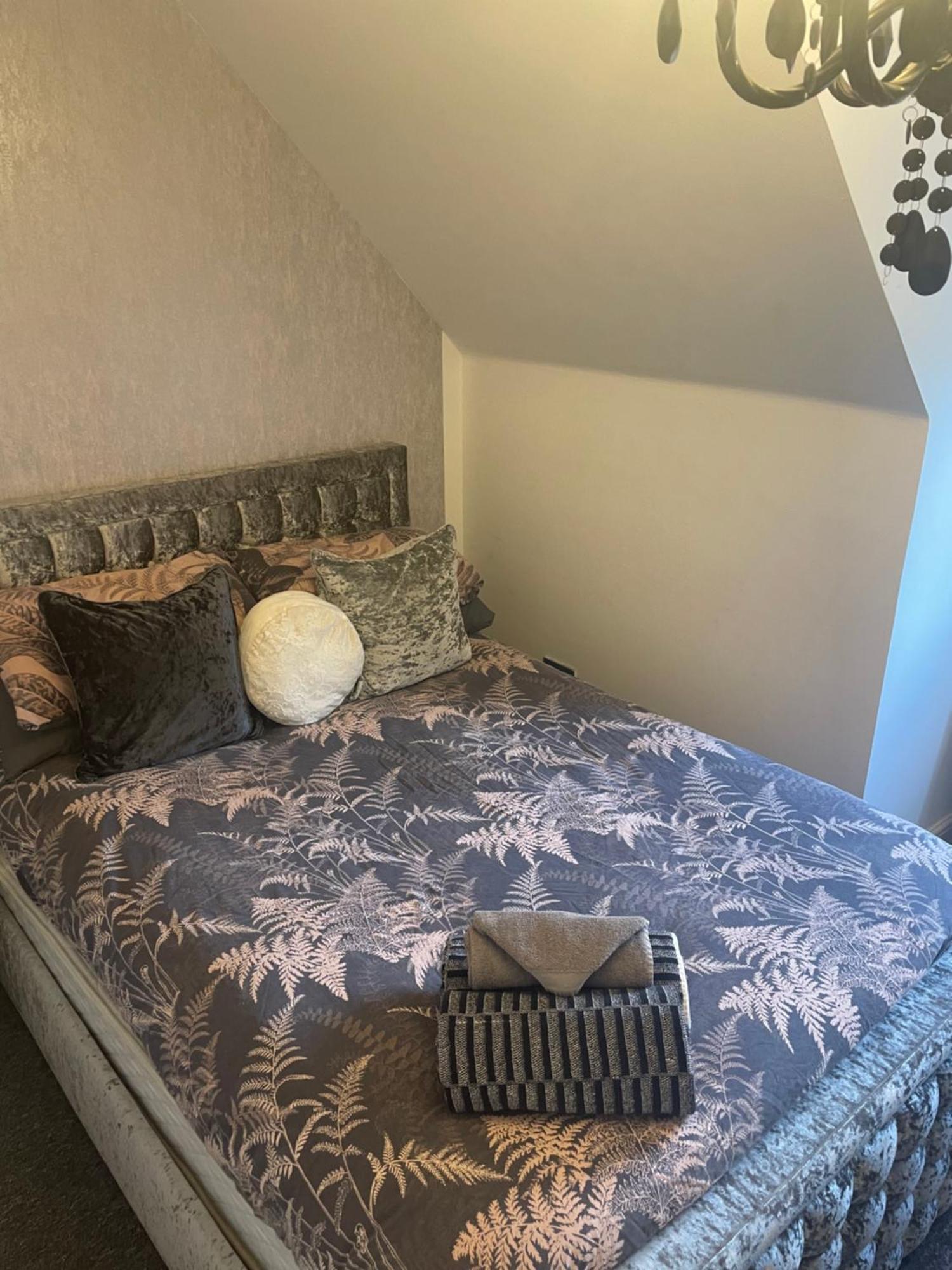 Meadow View Flat 1 Apartment Hurst Bagian luar foto